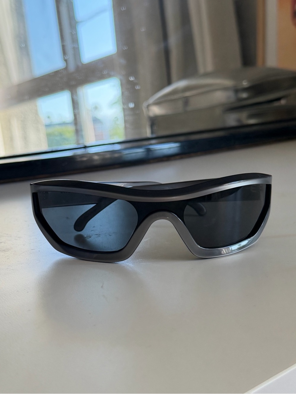 Oscar x Frank Modern Black Wraparound Sunglasses